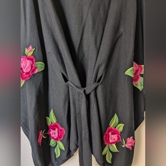 Michael Simon Cotton Cashmere Blend Floral Embroidered Poncho Plus Size 1X - Picture 6 of 13